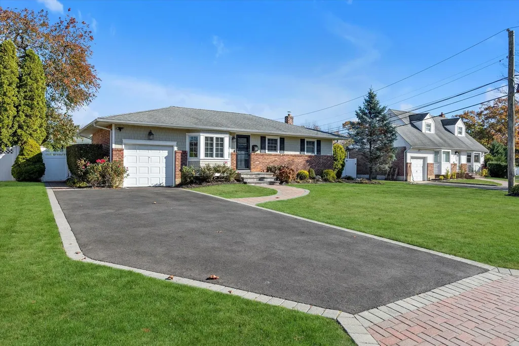 29 Gehrig Street Commack NY 11725