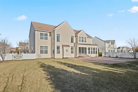 19 Oakland Hills Drive Mount Sinai NY 11766