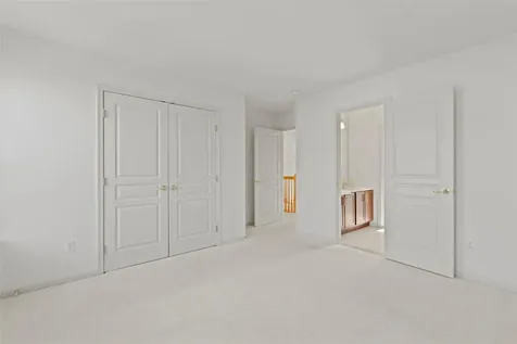 19 Oakland Hills Drive Mount Sinai NY 11766