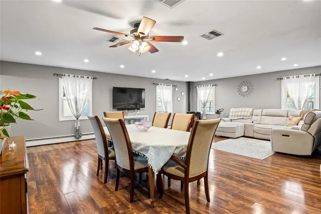 11 Onyx Drive Stony Brook NY 11790
