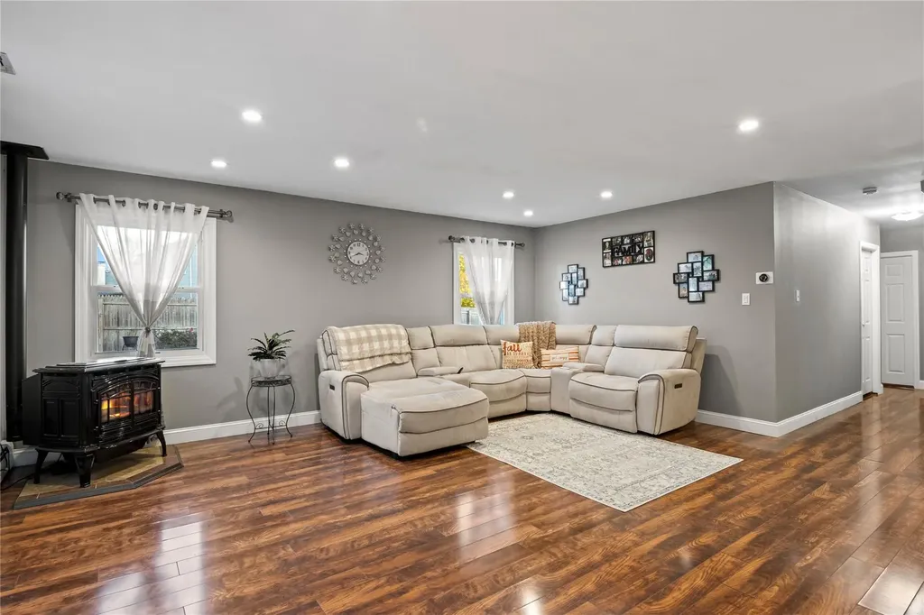 11 Onyx Drive Stony Brook NY 11790