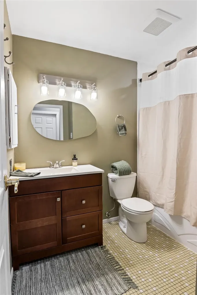 11 Onyx Drive Stony Brook NY 11790