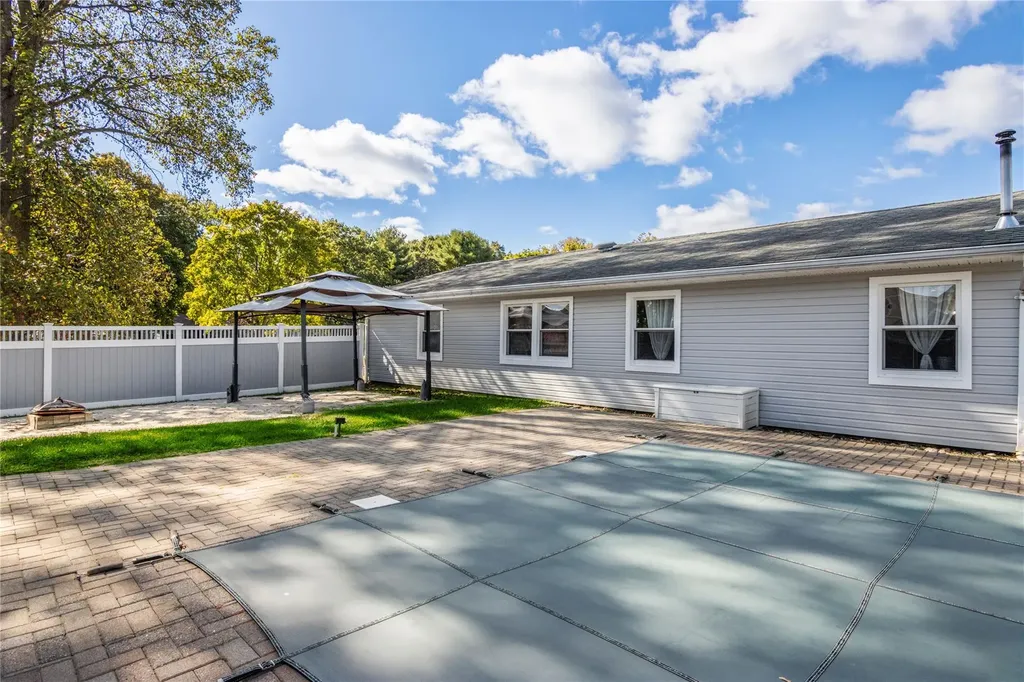 11 Onyx Drive Stony Brook NY 11790