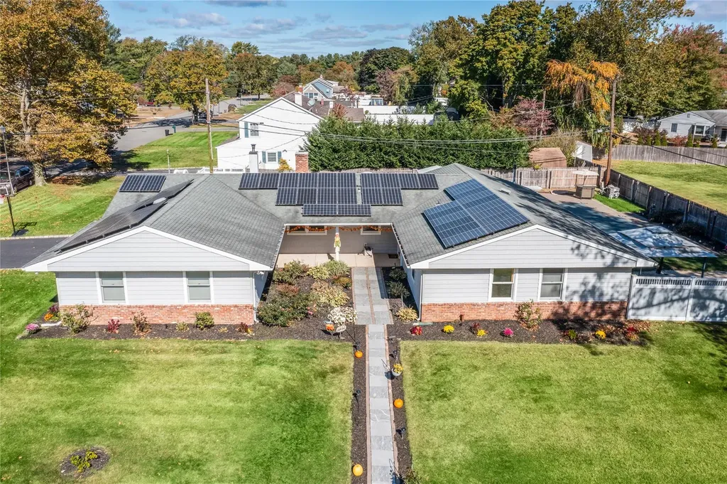 11 Onyx Drive Stony Brook NY 11790