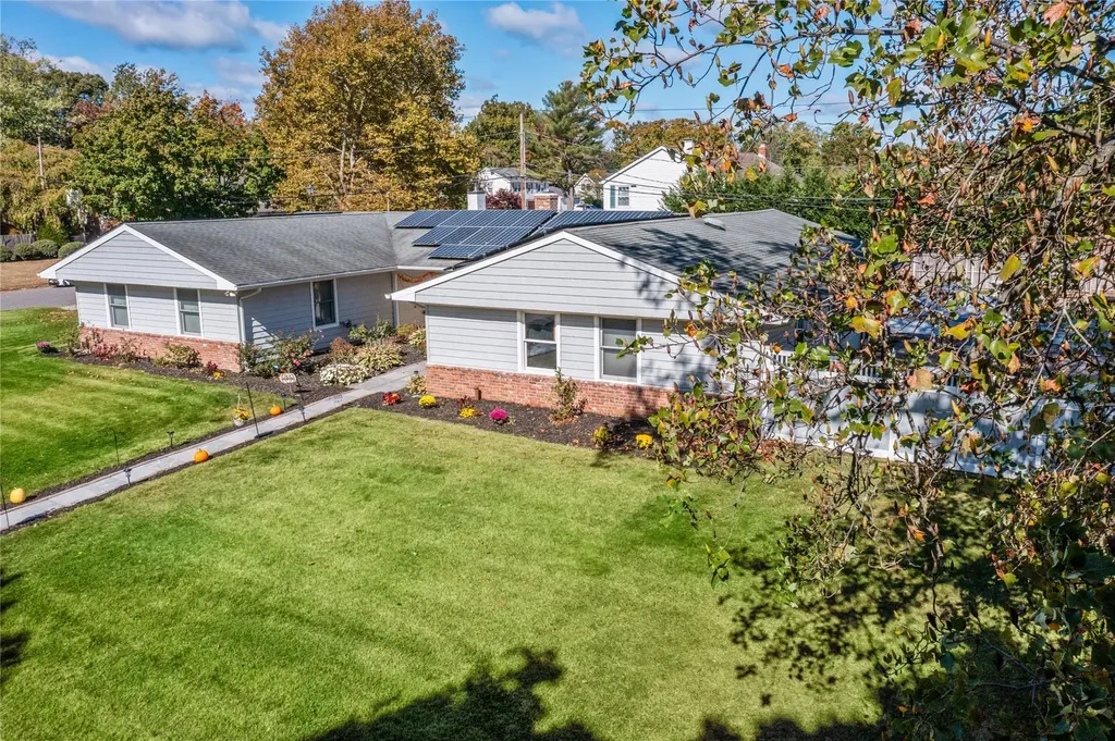 11 Onyx Drive Stony Brook NY 11790