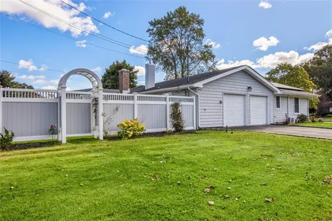11 Onyx Drive Stony Brook NY 11790