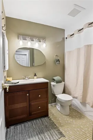 11 Onyx Drive Stony Brook NY 11790