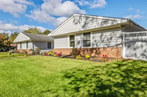 11 Onyx Drive Stony Brook NY 11790