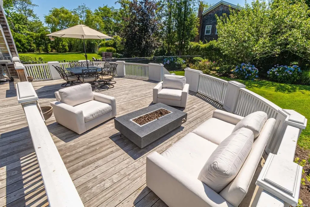 92 S Windsor Avenue Brightwaters NY 11718