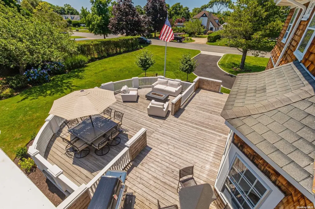 92 S Windsor Avenue Brightwaters NY 11718