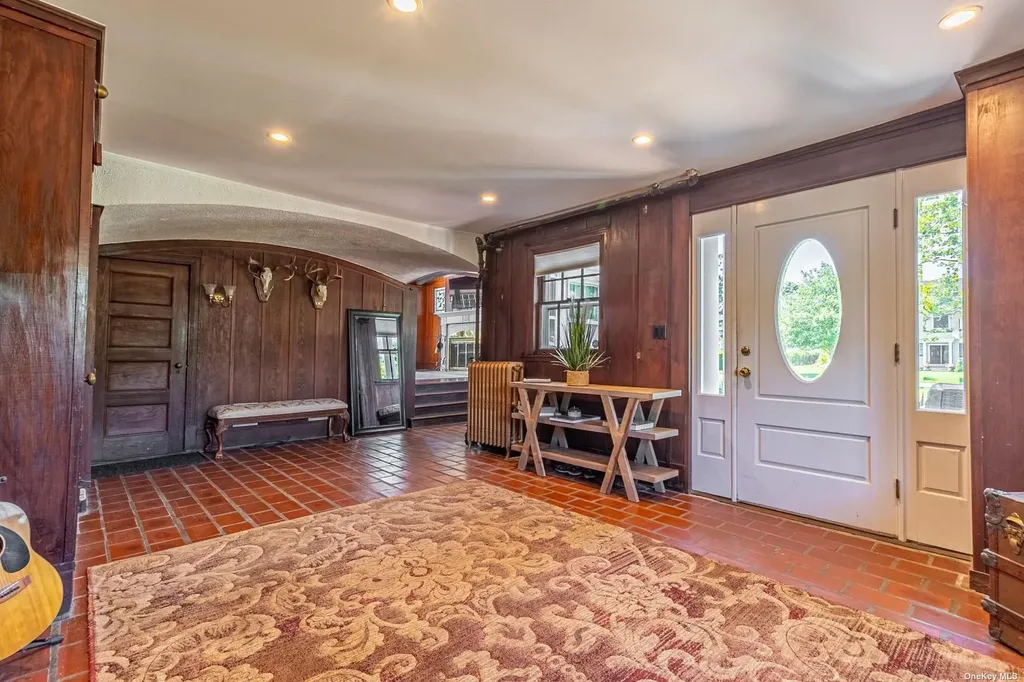 92 S Windsor Avenue Brightwaters NY 11718