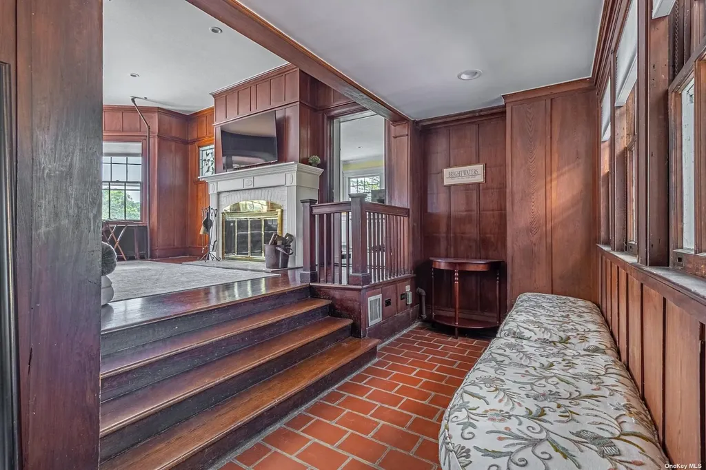 92 S Windsor Avenue Brightwaters NY 11718