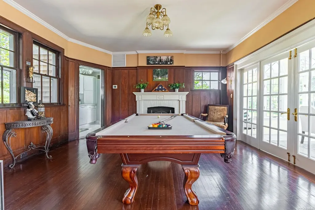92 S Windsor Avenue Brightwaters NY 11718