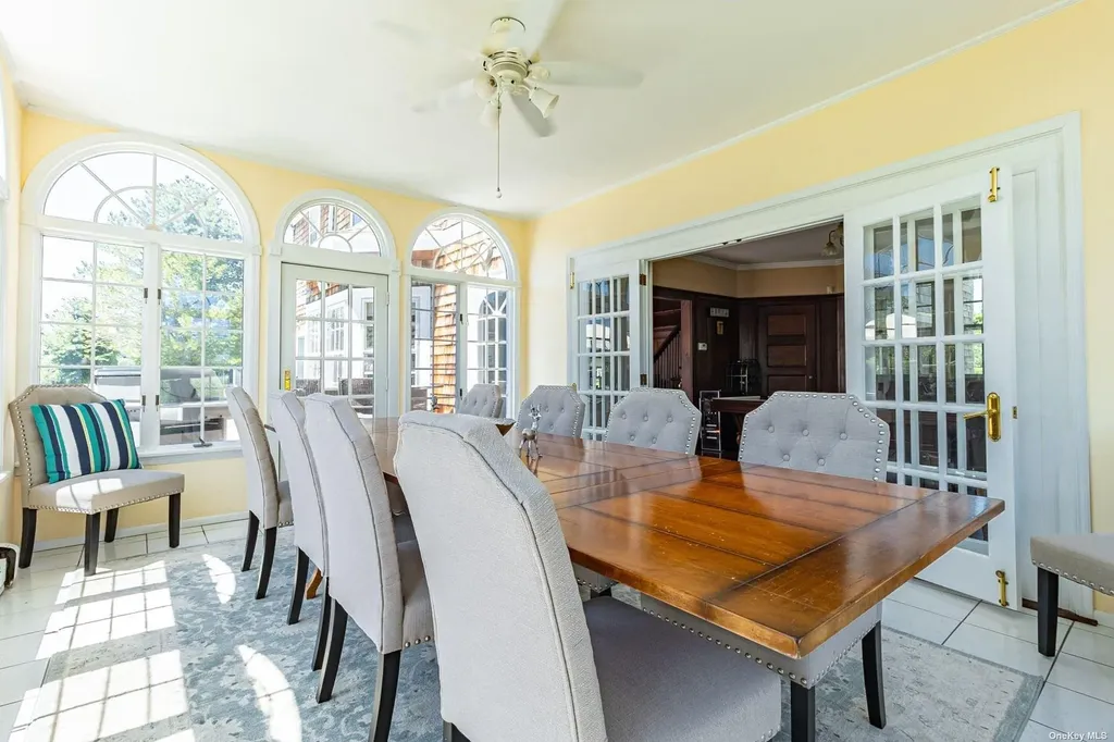 92 S Windsor Avenue Brightwaters NY 11718