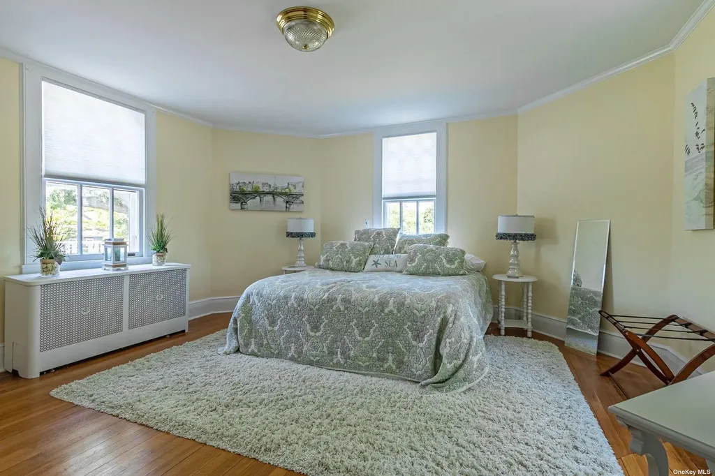 92 S Windsor Avenue Brightwaters NY 11718