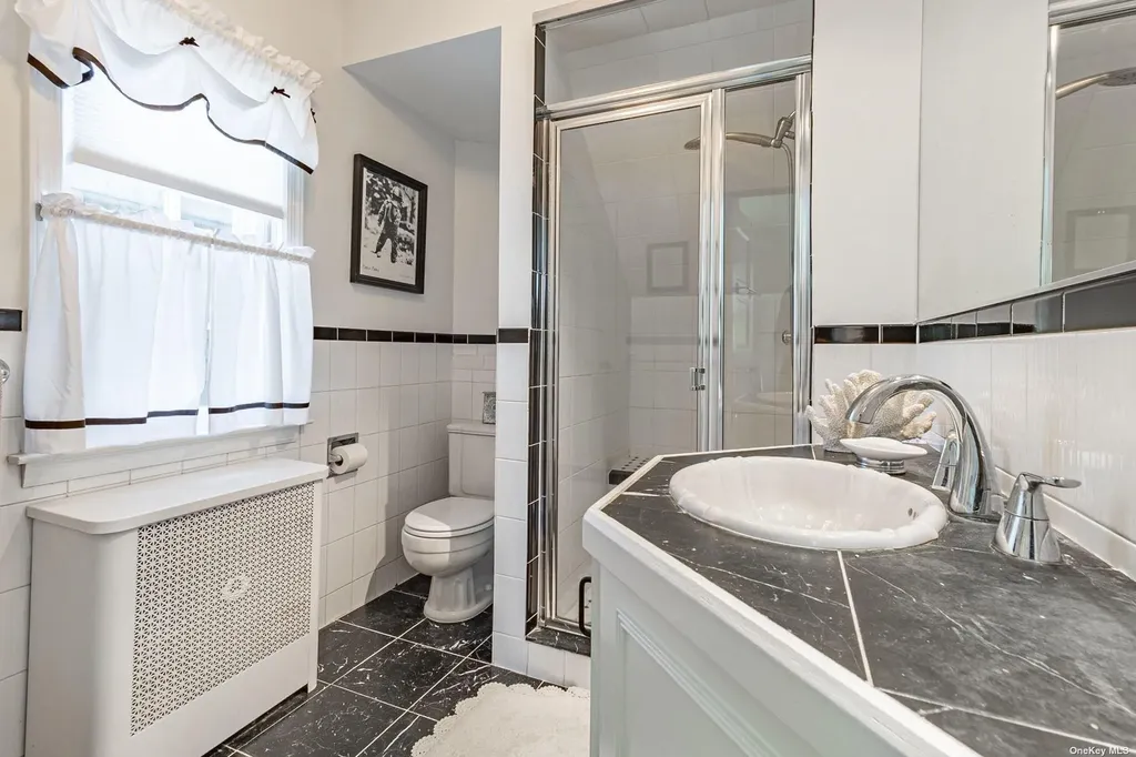92 S Windsor Avenue Brightwaters NY 11718
