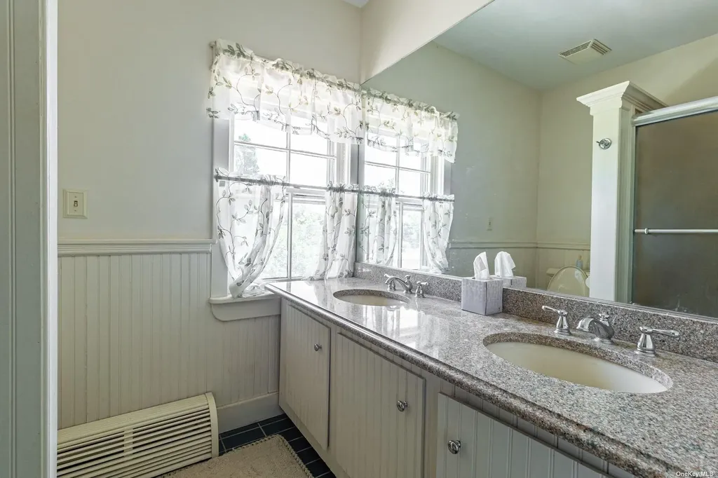 92 S Windsor Avenue Brightwaters NY 11718