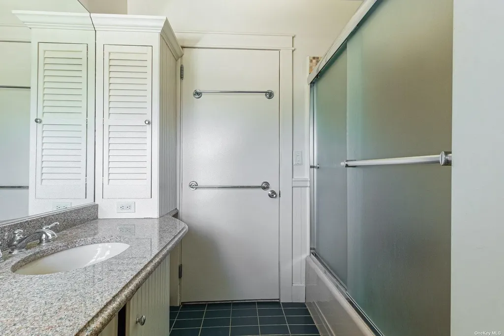 92 S Windsor Avenue Brightwaters NY 11718