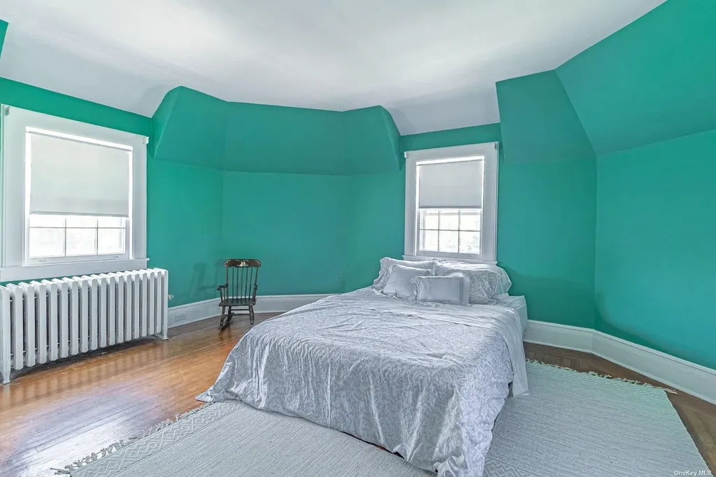 92 S Windsor Avenue Brightwaters NY 11718