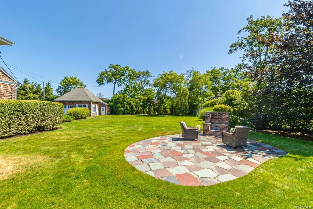 92 S Windsor Avenue Brightwaters NY 11718
