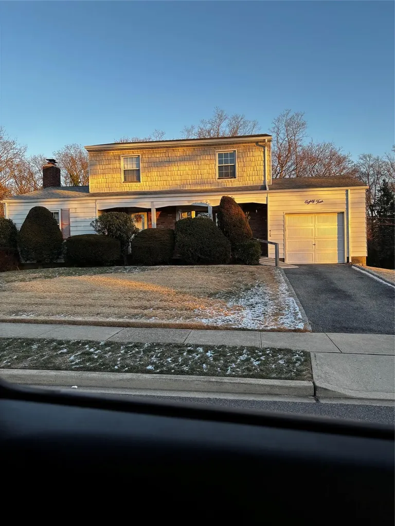 84 Jerome Drive Farmingdale NY 11735