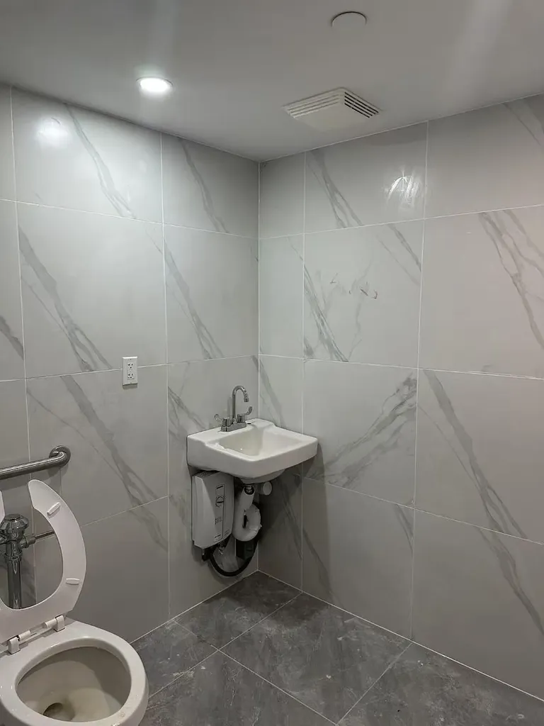 13680 41 Avenue Flushing NY 11355