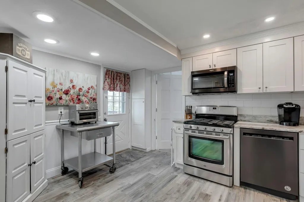 13 1st Street Islip NY 11751