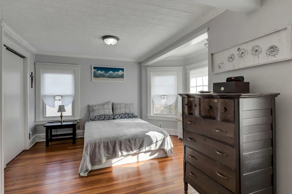 13 1st Street Islip NY 11751