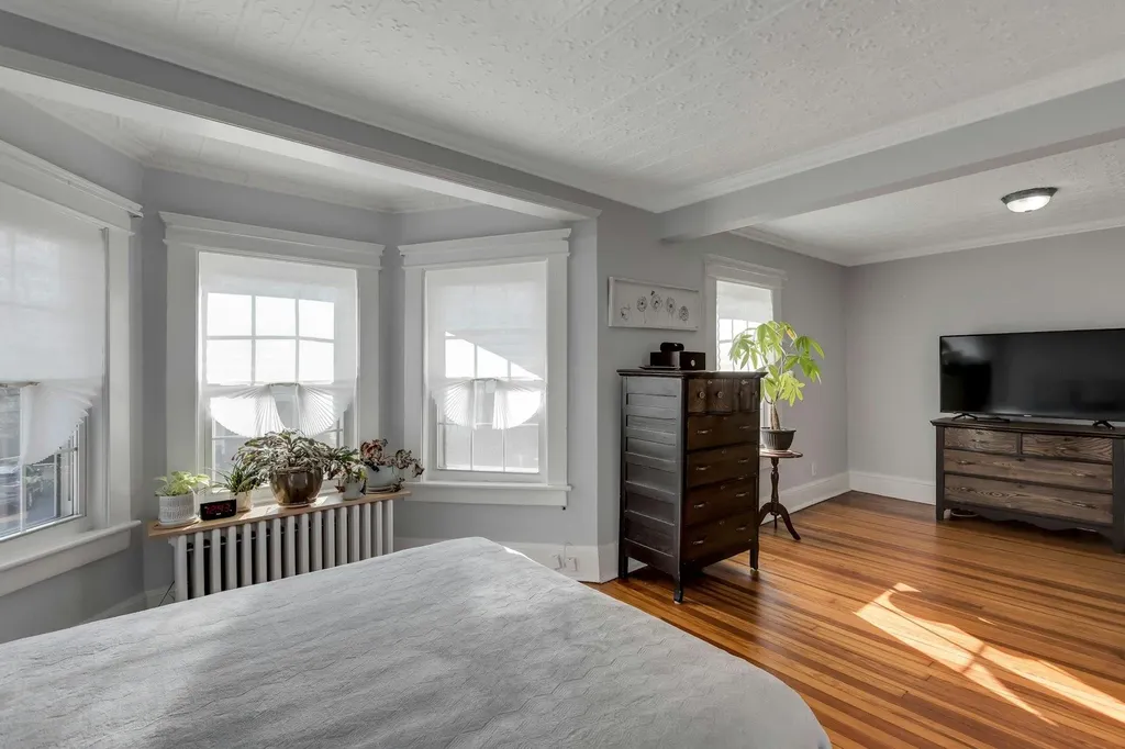 13 1st Street Islip NY 11751