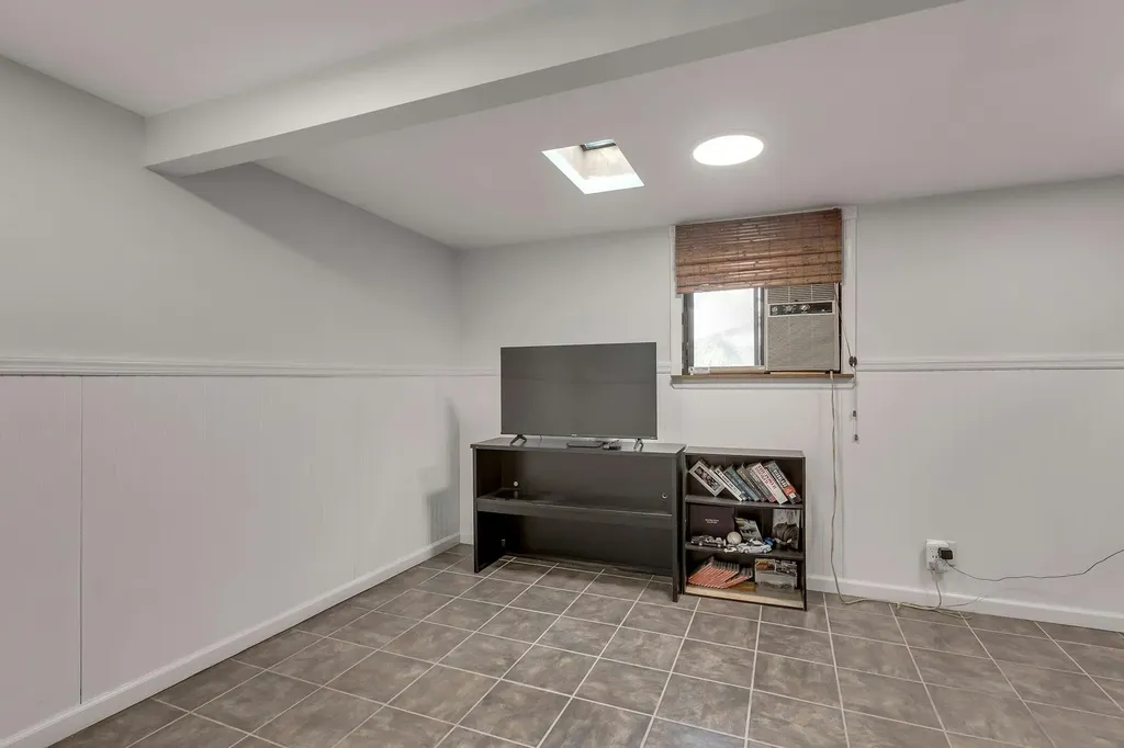 13 1st Street Islip NY 11751