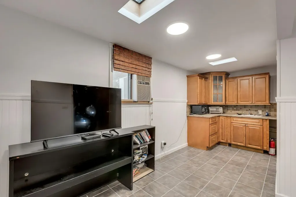 13 1st Street Islip NY 11751