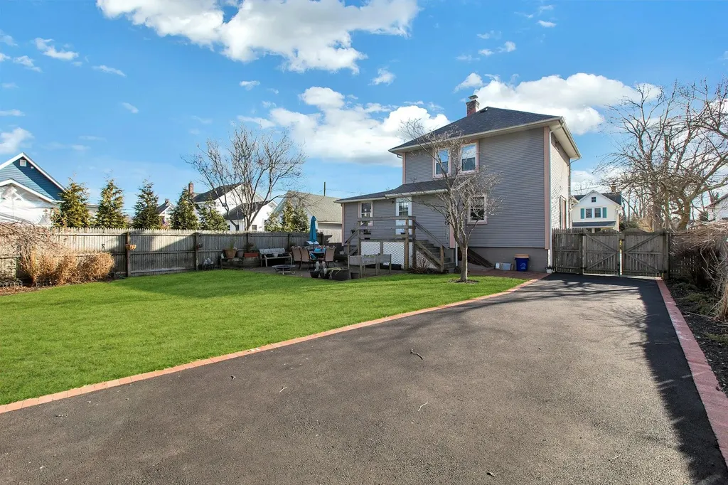 13 1st Street Islip NY 11751