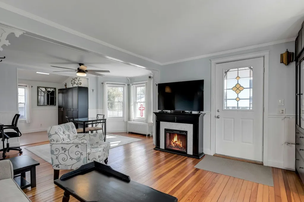 13 1st Street Islip NY 11751