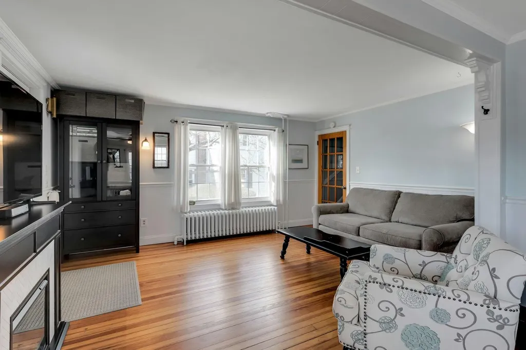 13 1st Street Islip NY 11751