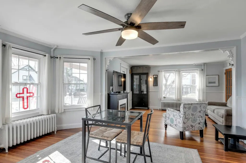13 1st Street Islip NY 11751