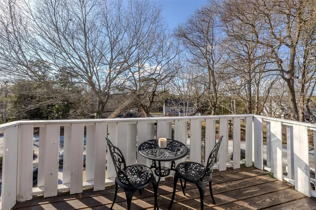 8 Fort Hill Road Hampton Bays NY 11946