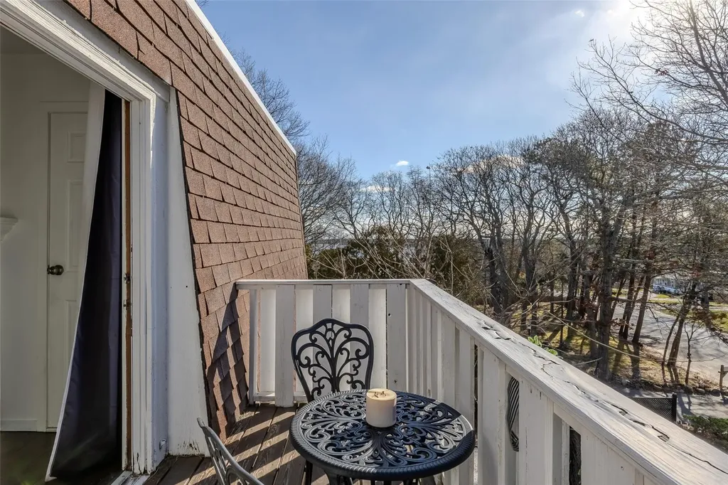 8 Fort Hill Road Hampton Bays NY 11946