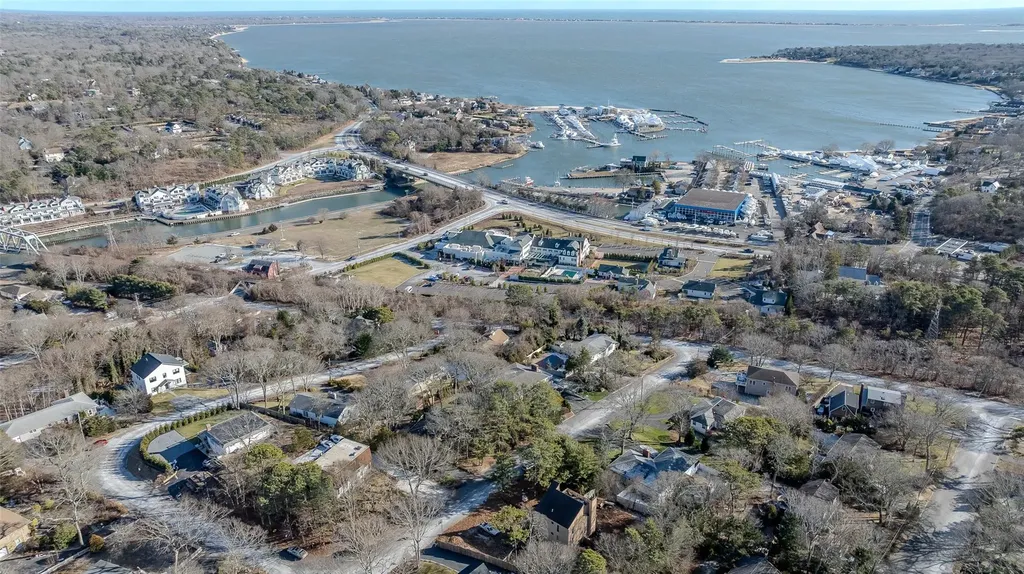 8 Fort Hill Road Hampton Bays NY 11946