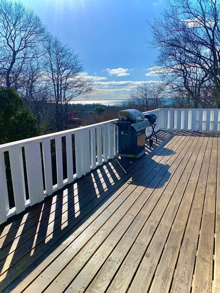 8 Fort Hill Road Hampton Bays NY 11946