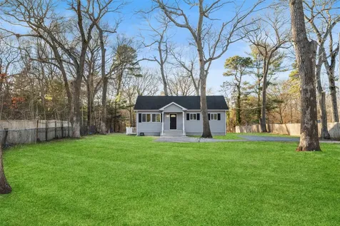 36 Wellington Road Middle Island NY 11953