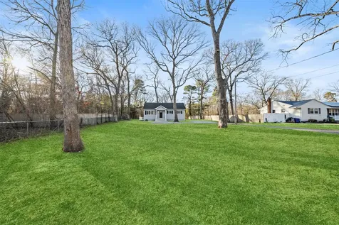 36 Wellington Road Middle Island NY 11953