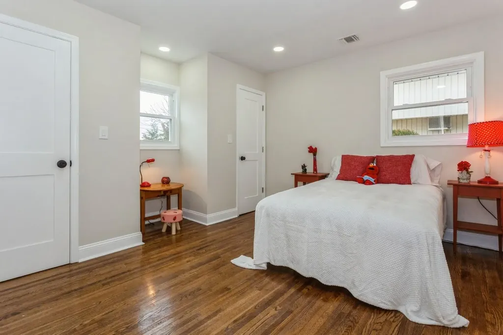 141 Murray Drive Oceanside NY 11572