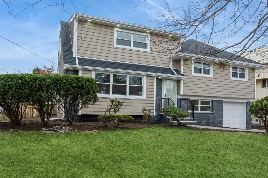 141 Murray Drive Oceanside NY 11572