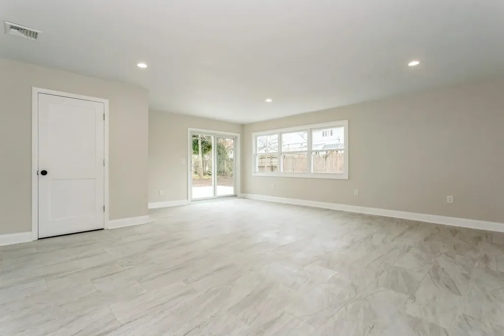 141 Murray Drive Oceanside NY 11572
