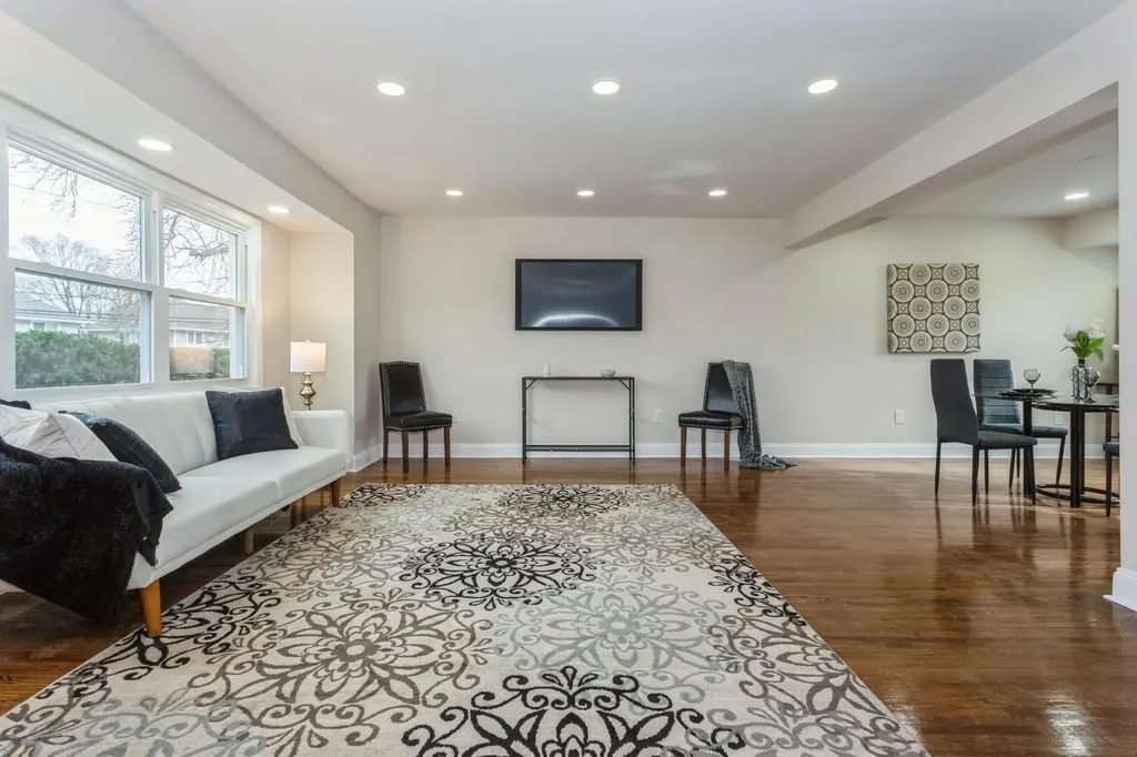 141 Murray Drive Oceanside NY 11572