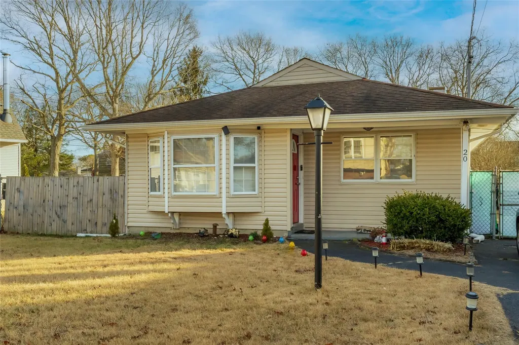 20 Hurstwood Road Brookhaven NY 11967