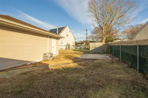 20 Hurstwood Road Shirley NY 11967