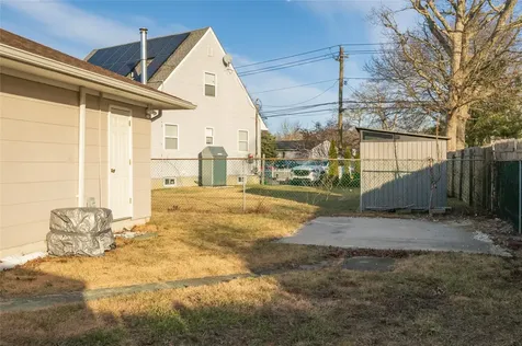 20 Hurstwood Road Shirley NY 11967