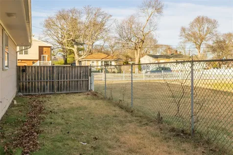 20 Hurstwood Road Shirley NY 11967