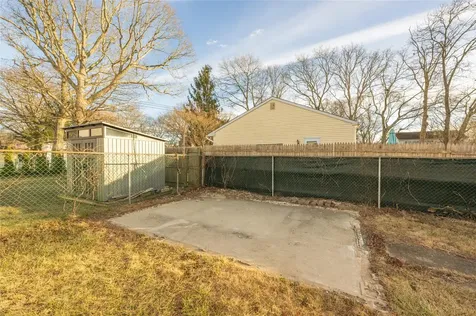 20 Hurstwood Road Shirley NY 11967